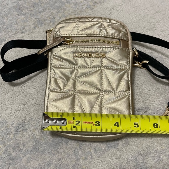 NWOT Michael Kors Winnie Medium Quilted Phone Crossbody Bag In Metallic Gold - Picture 10 of 12